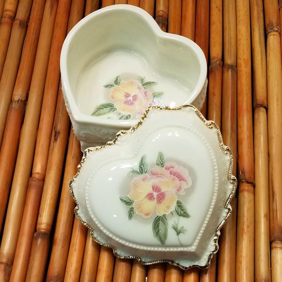 Vintage Porcelain Heart Music Box - Picture 1 of 6